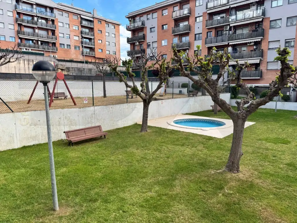 Piscina de Pis en venda en Tarragona amb Aire condicionat, Terrassa i Microones