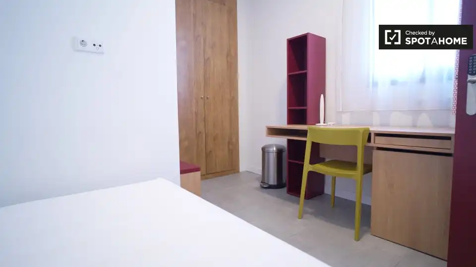 Room in Triana Oeste