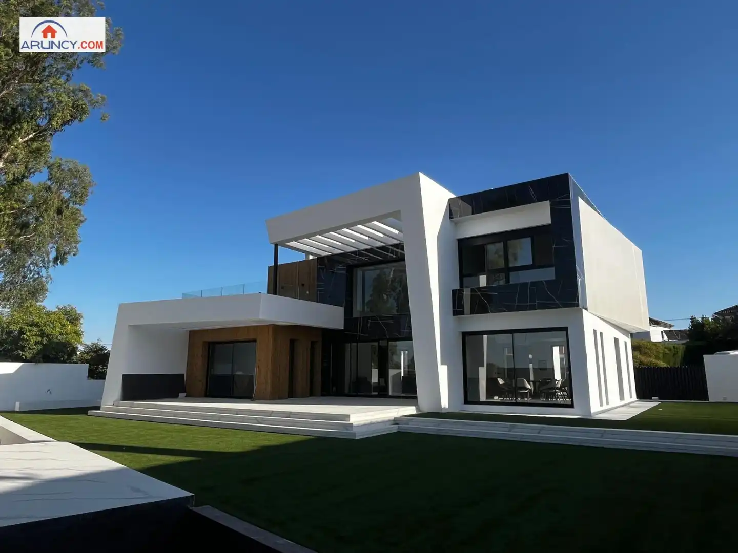 Vista exterior de Casa o xalet de lloguer en Montequinto amb Aire condicionat, Jardí privat i Piscina