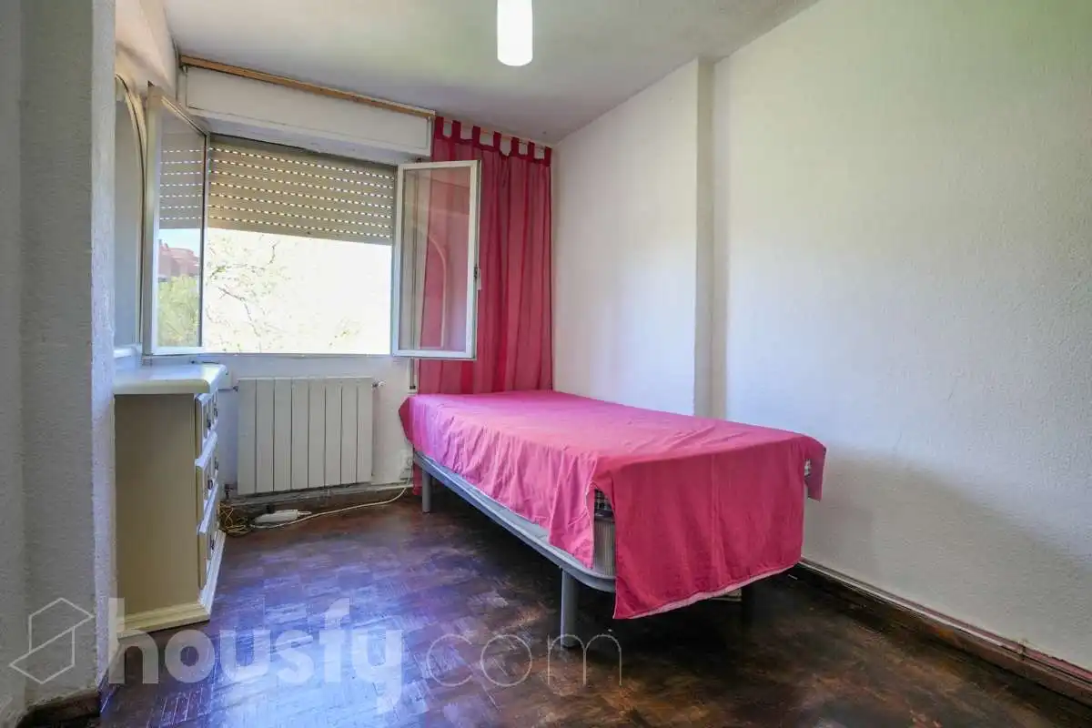 Dormitori de Pis en venda en Madrid amb Calefacció, Parquet i Terrassa