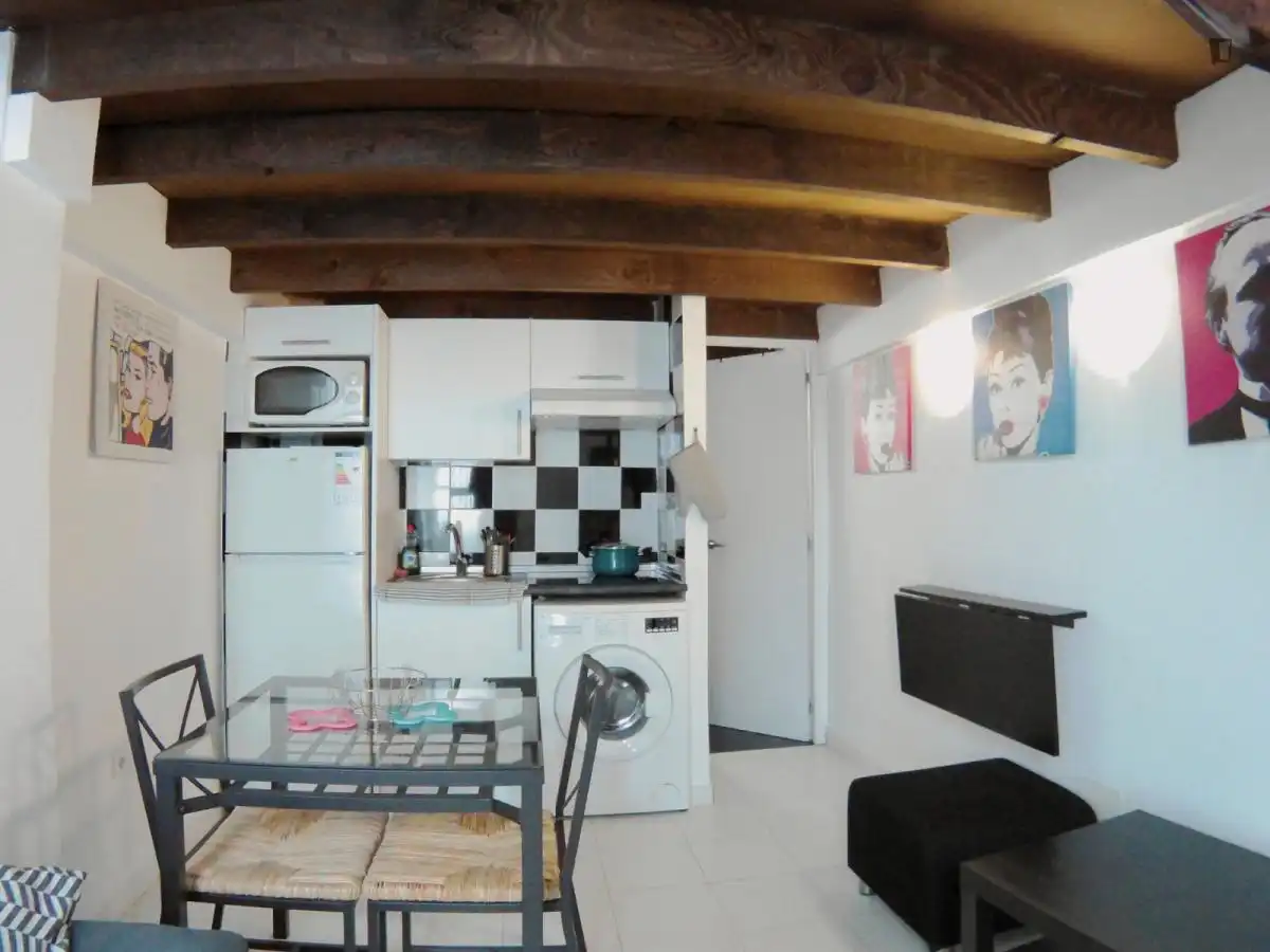 Study for rent in Valdeacederas