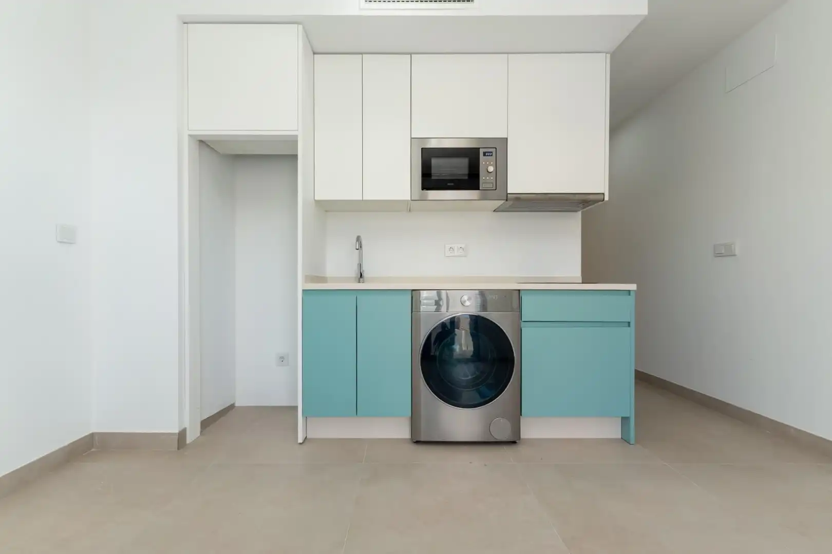 Apartamento con piscina en venta en La Carihuela - Los Nidos, imagen 3