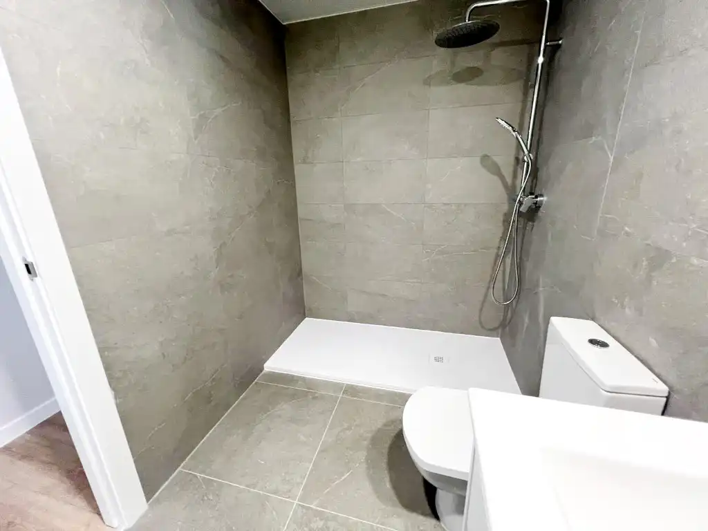 Baño de Piso de alquiler en Alcalá de Henares con Terraza, Trastero y Domótica