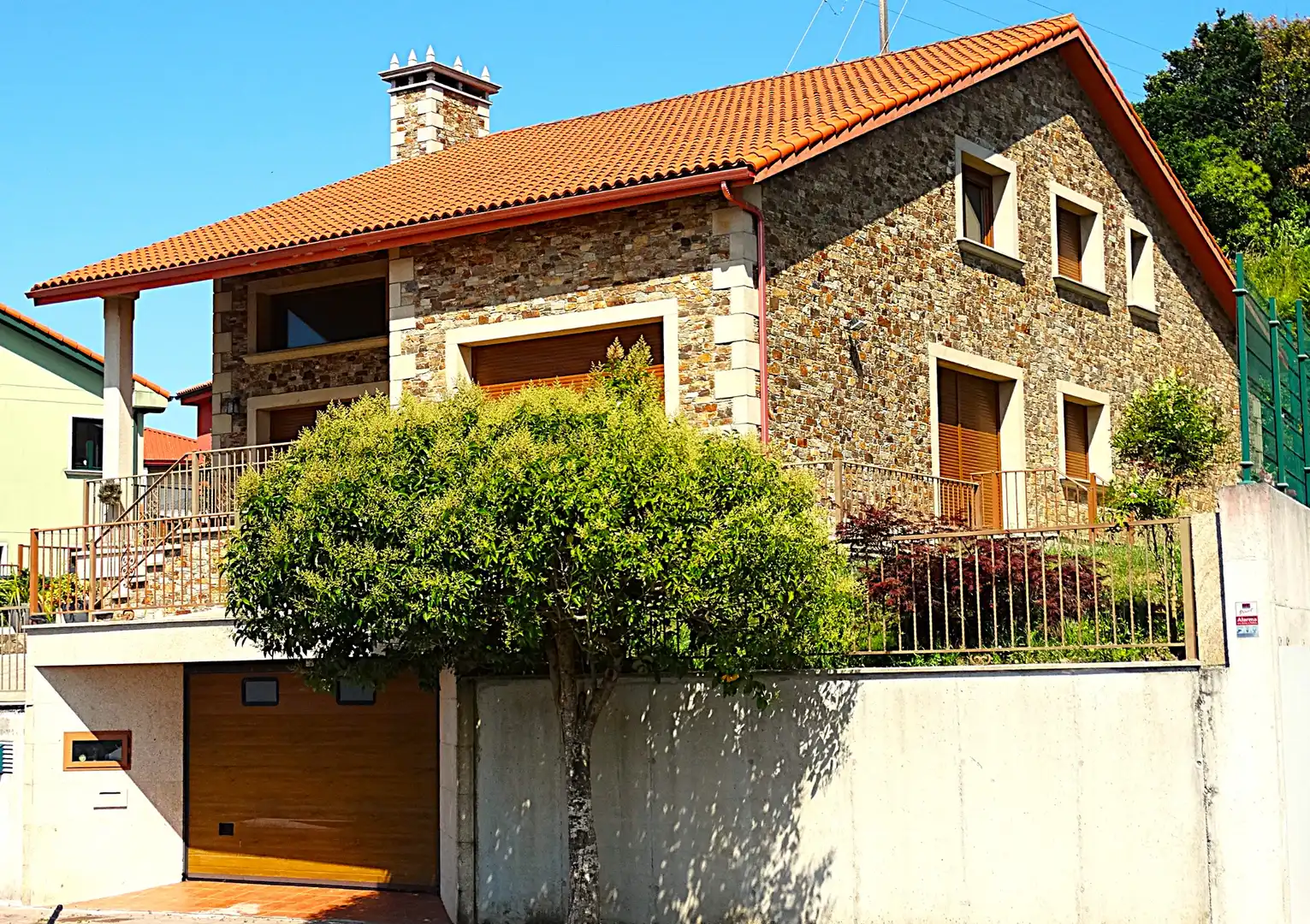 Vista exterior de Casa o xalet en venda en Miño amb Calefacció, Parquet i Terrassa