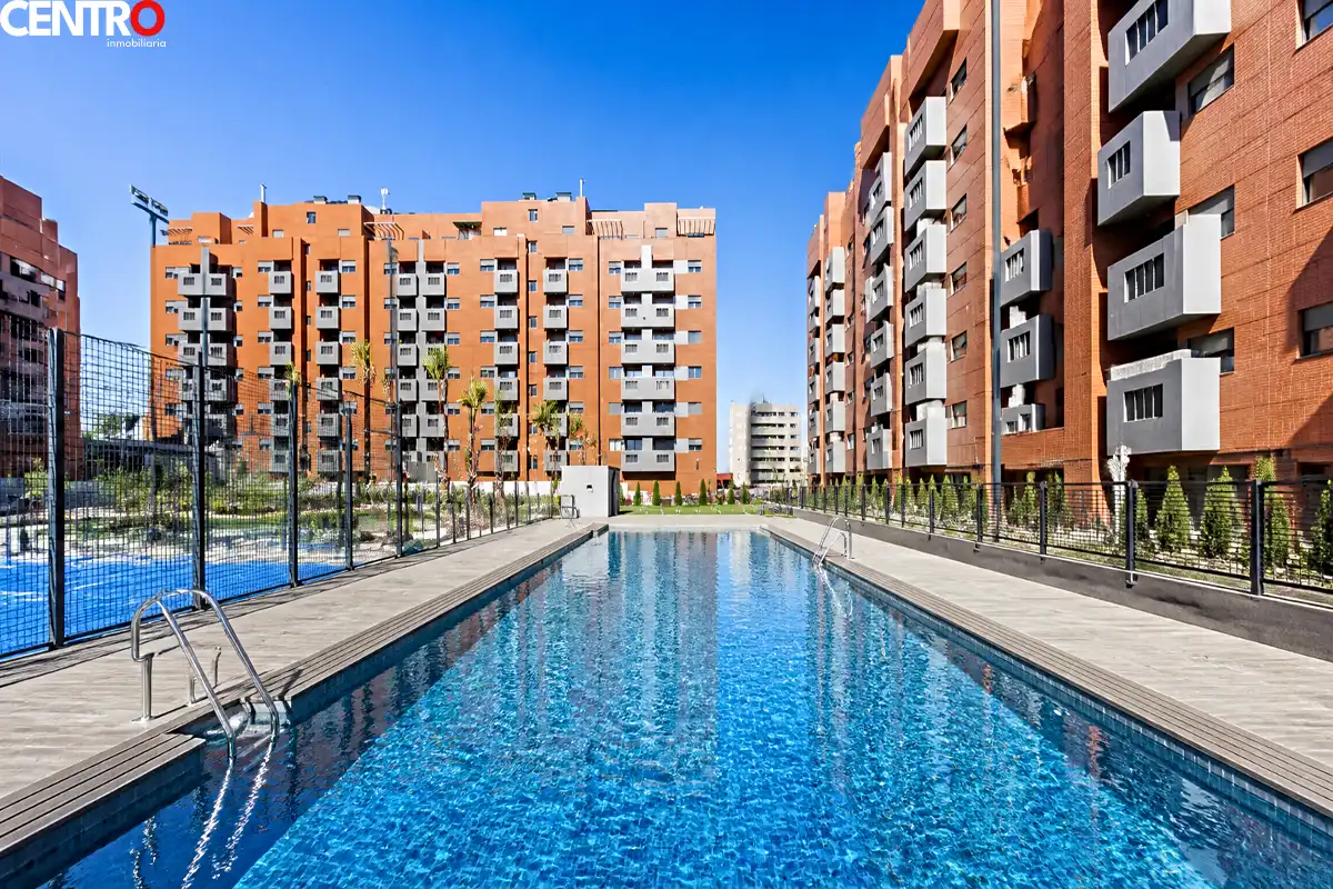 Schwimmbecken von Wohnung zum Verkauf in Granada mit Klimaanlage, Heizung und Privatgarten