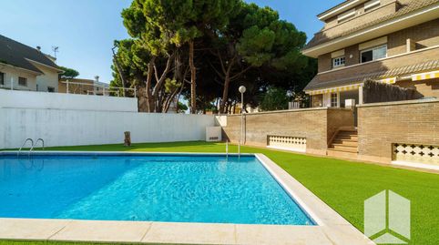 Foto 2 de Casa adosada en venda a Carrer 19, La Pineda, Castelldefels