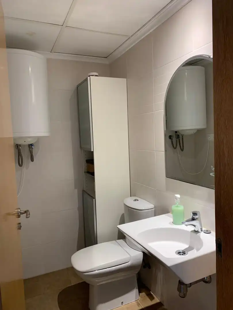 Badezimmer von Einfamilien-Reihenhaus zur Miete in Cullera mit Klimaanlage, Terrasse und Abstellraum