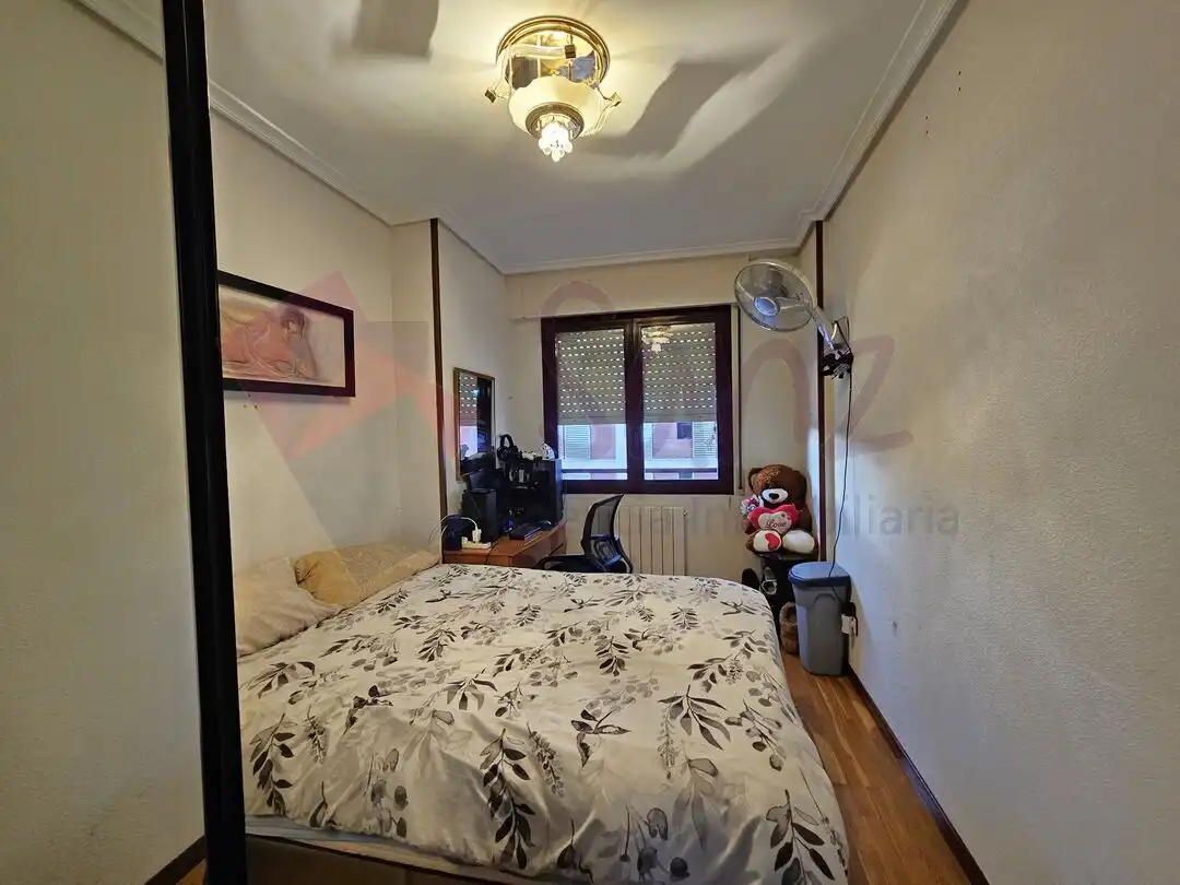 Schlafzimmer von Wohnungen zum Verkauf in  Logroño mit Heizung und Abstellraum