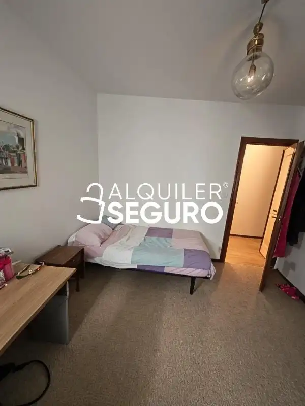 Habitación de Piso de alquiler en Granada con Terraza y Amueblado