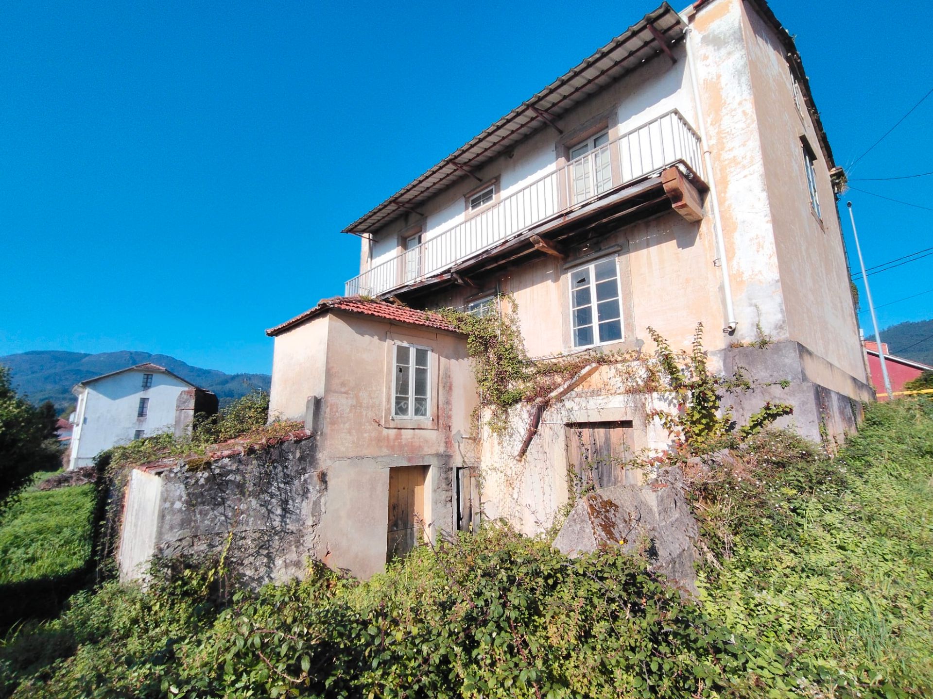 Vista exterior de Casa o xalet en venda en Cariño amb Jardí privat