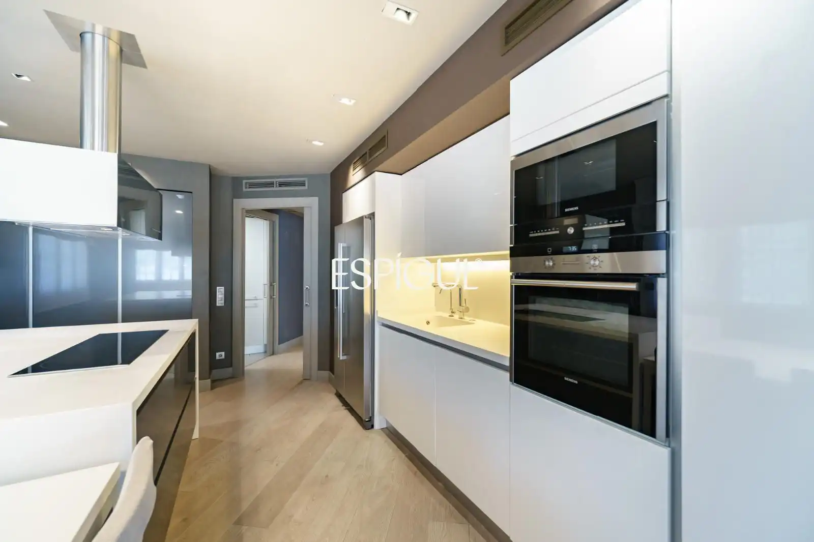 Kitchen of Flat for rent in Sant Cugat del Vallès  with Air Conditioner, Heating and Parquet flooring