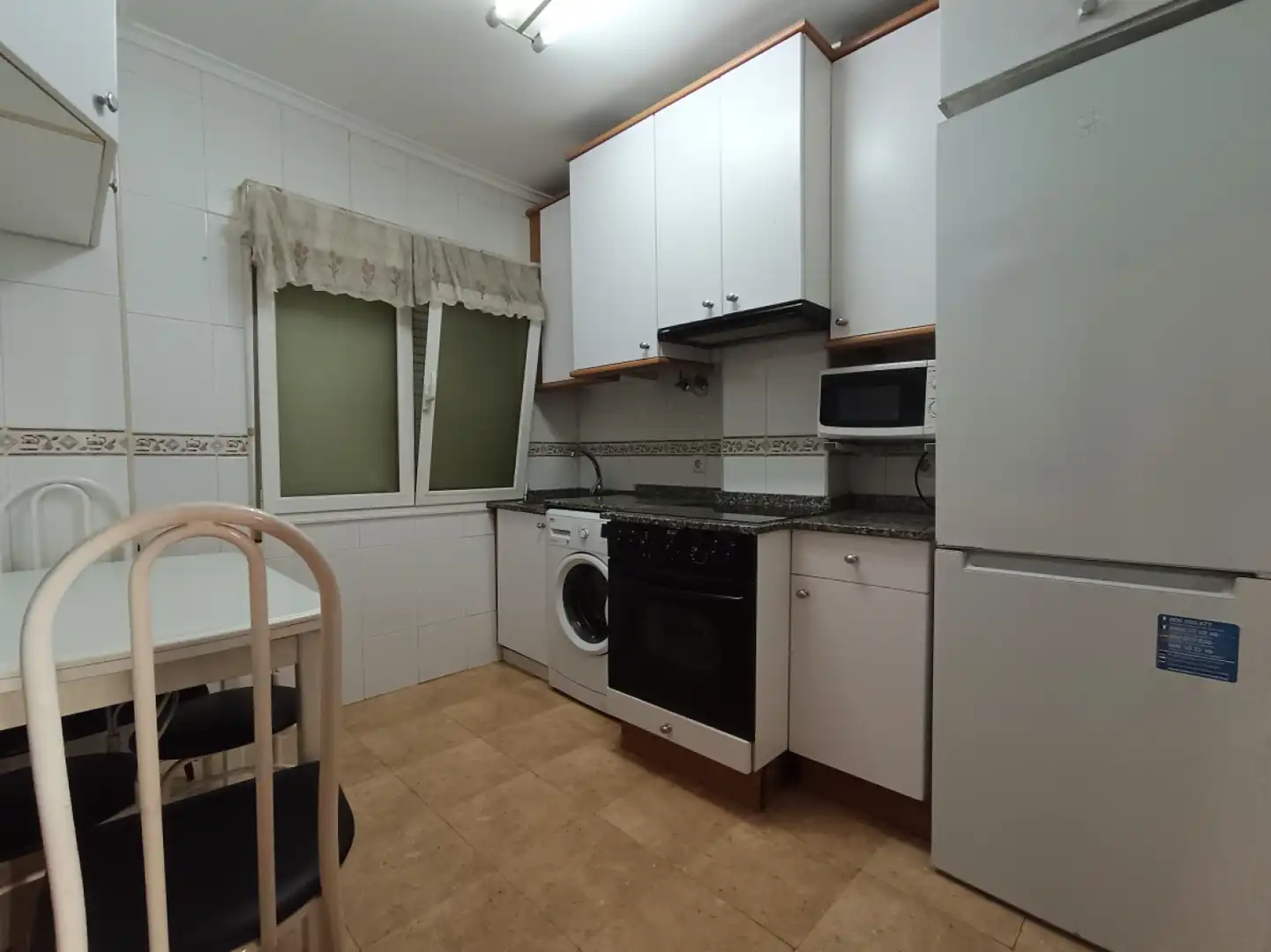 Flat for rent in Gijón - Avda. Constitución, Barrio del Centro