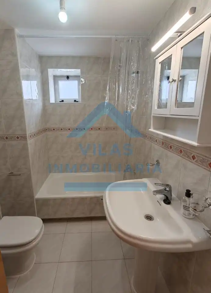 Baño de Dúplex de alquiler en Brión con Calefacción, Trastero y Piscina