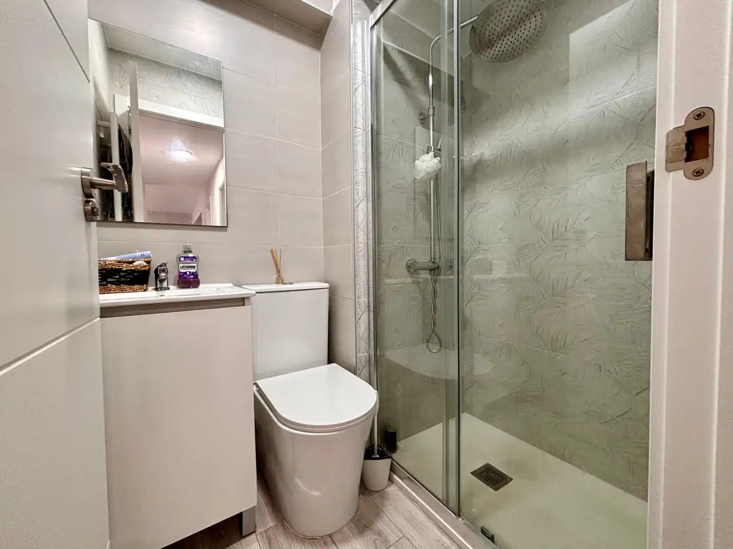 Baño de Piso en venta en Alicante / Alacant con Aire acondicionado, Terraza y Amueblado