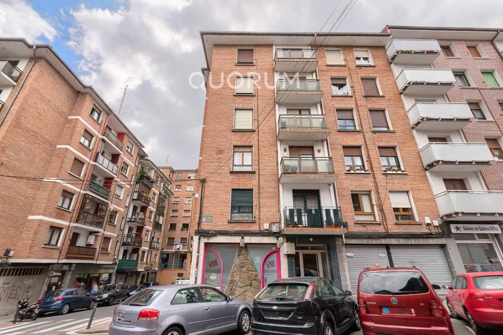 Außenansicht von Wohnung zum Verkauf in Basauri 