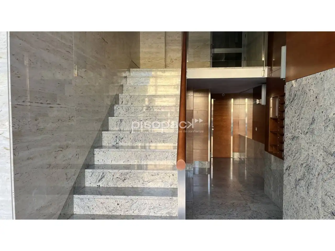 Piso en venta en  Pamplona / Iruña con Calefacción y Alarma