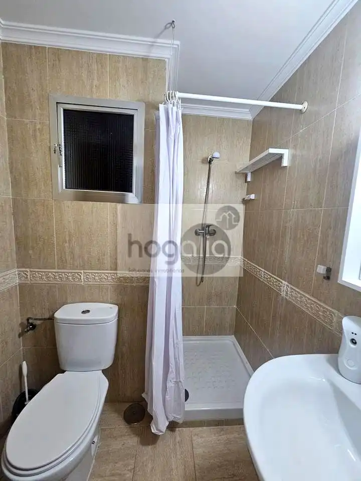 Bathroom of Flat for rent in Sevilla  with Air Conditioner, Terrace and Furnished