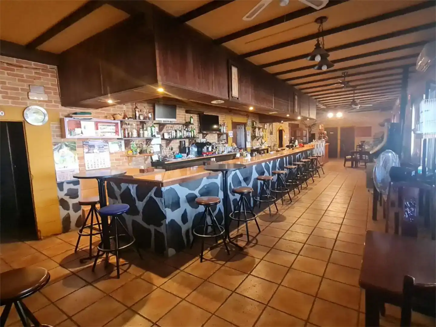 Local en venta en Casas de Don Pedro con Aire acondicionado, Parquet y Amueblado