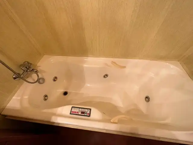 Baño de Casa adosada en venta en Huelva con Aire acondicionado, Calefacción y Jardín privado