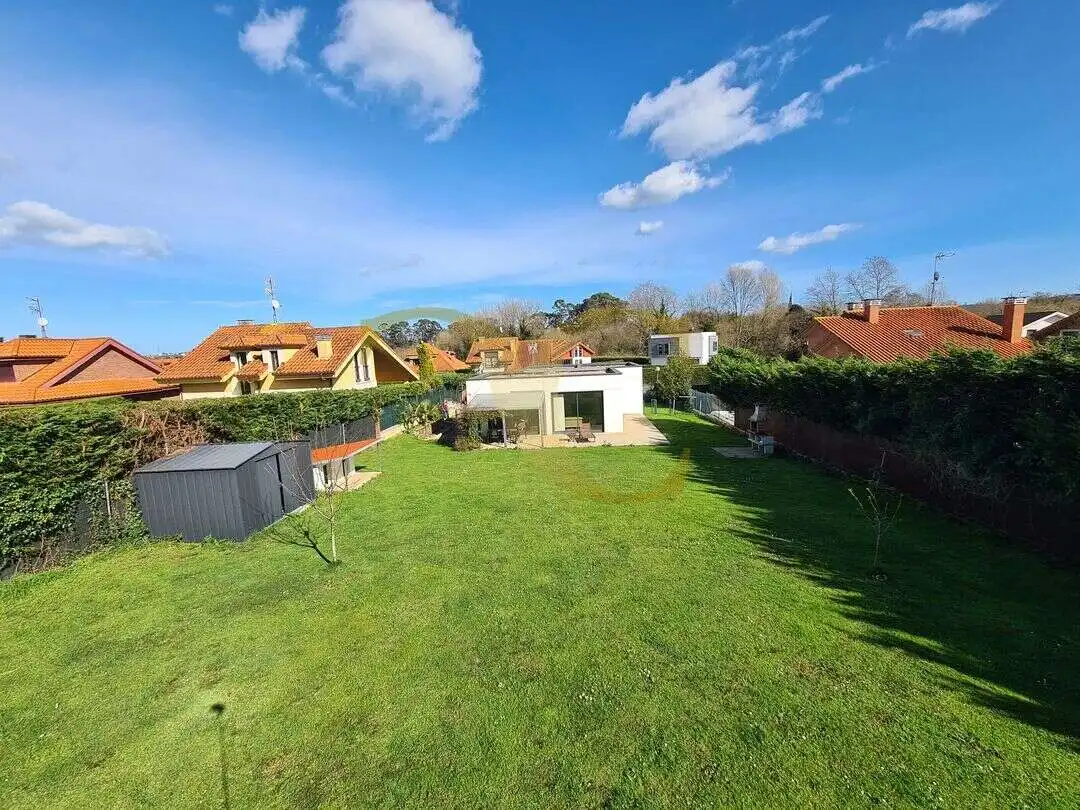 Jardí de Casa o xalet en venda en Gijón  amb Calefacció, Jardí privat i Terrassa