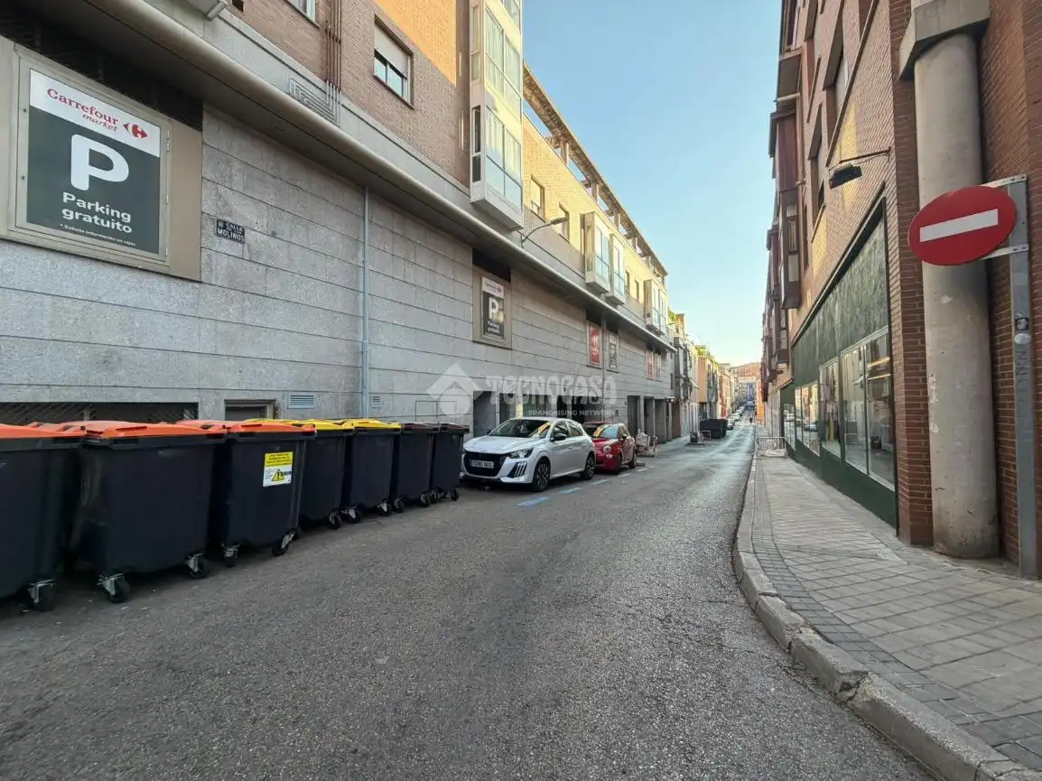 Vista exterior de Piso en venta en Madrid con Trastero