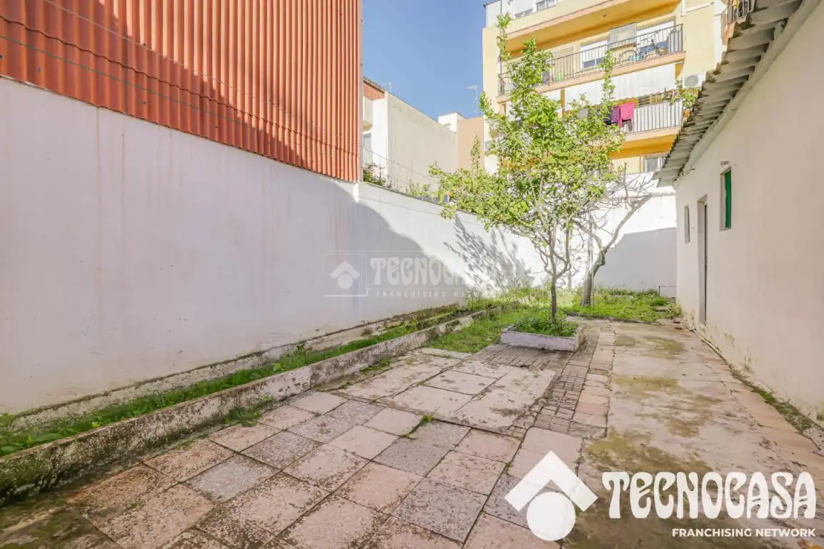 Vista exterior de Piso en venta en Santa Coloma de Gramenet con Terraza y Trastero