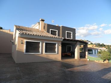 Villa avec piscine à vendre à Calle Parque Central 5