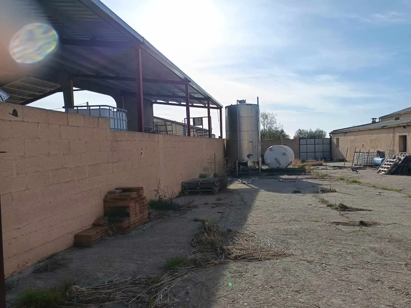 Vista exterior de Nau industrial en venda en Estadilla
