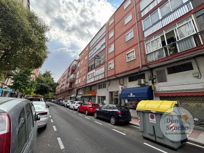 Vista exterior de Pis en venda en Valladolid amb Calefacció