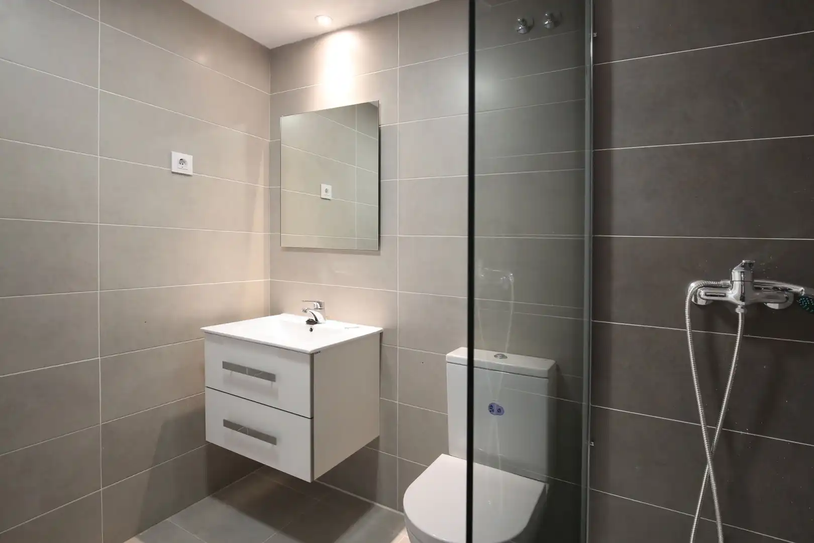 Badezimmer von Wohnungen zur Miete in Madrid mit Heizung, Terrasse und Ofen