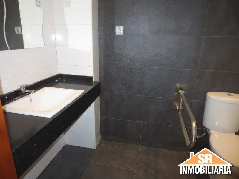 Local de alquiler en Rúa Orillamar, Monte Alto - Zalaeta - Atocha