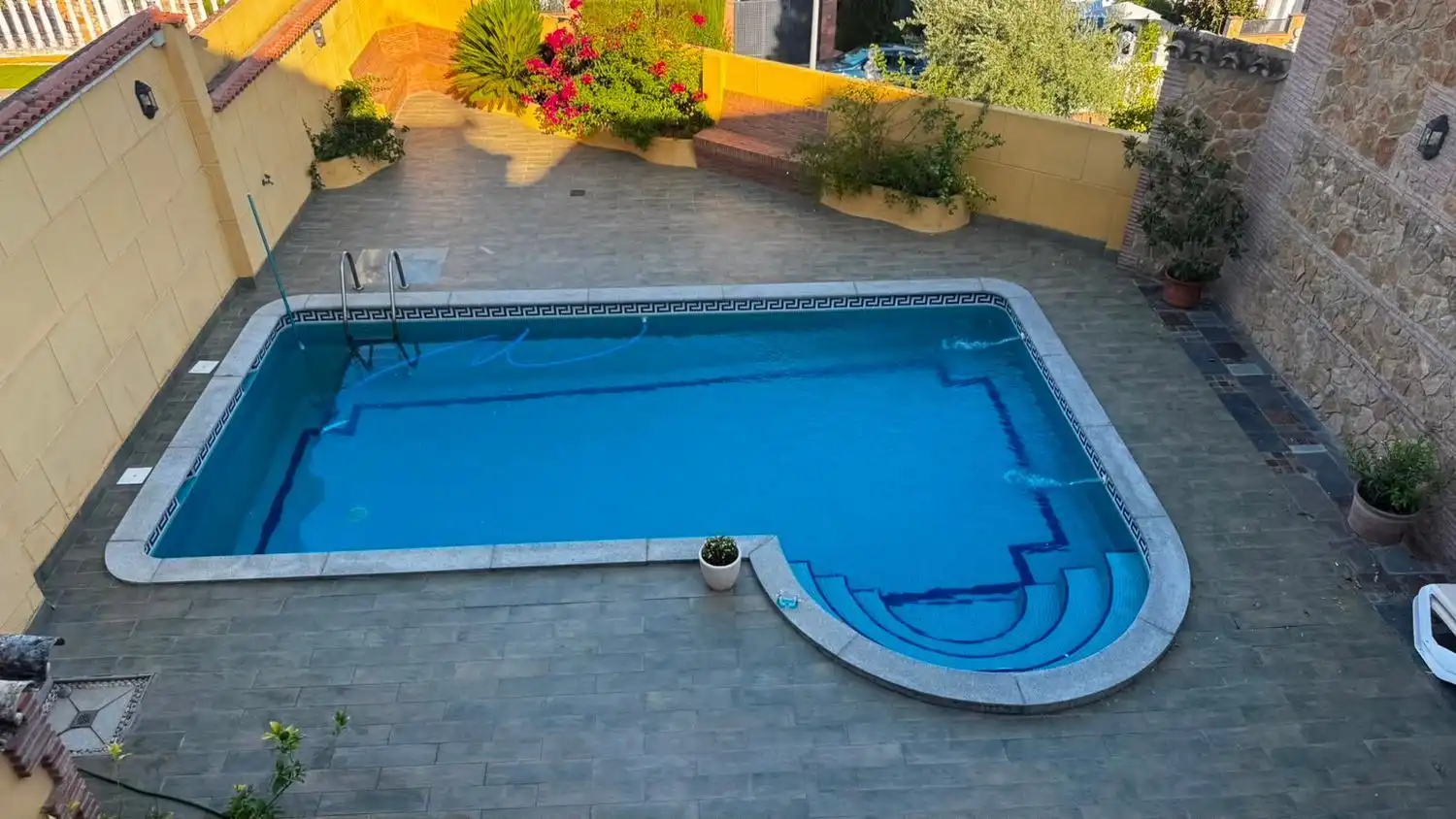 Piscina de Casa adosada en venta en Córdoba con Aire acondicionado, Jardín privado y Terraza