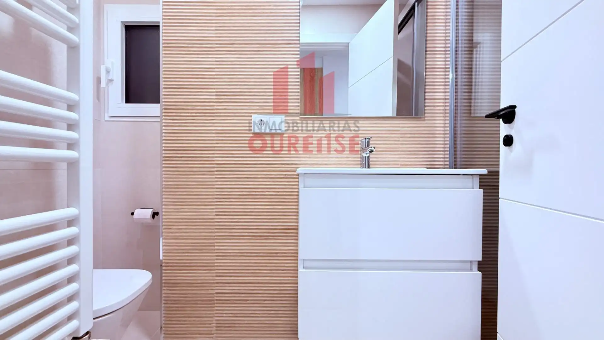 Baño de Piso de alquiler en Ourense Capital  con Calefacción y Amueblado