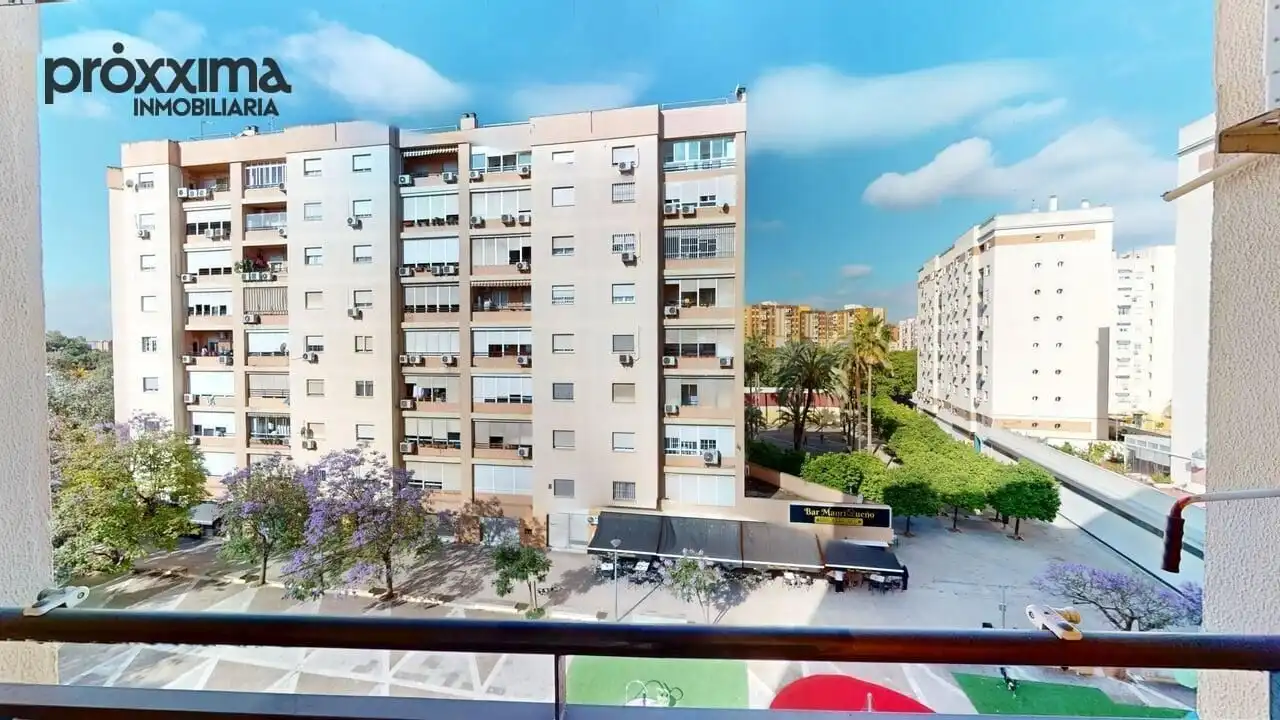 Exterior view of Flat for sale in Sevilla  with Air Conditioner, Terrace and Community pool