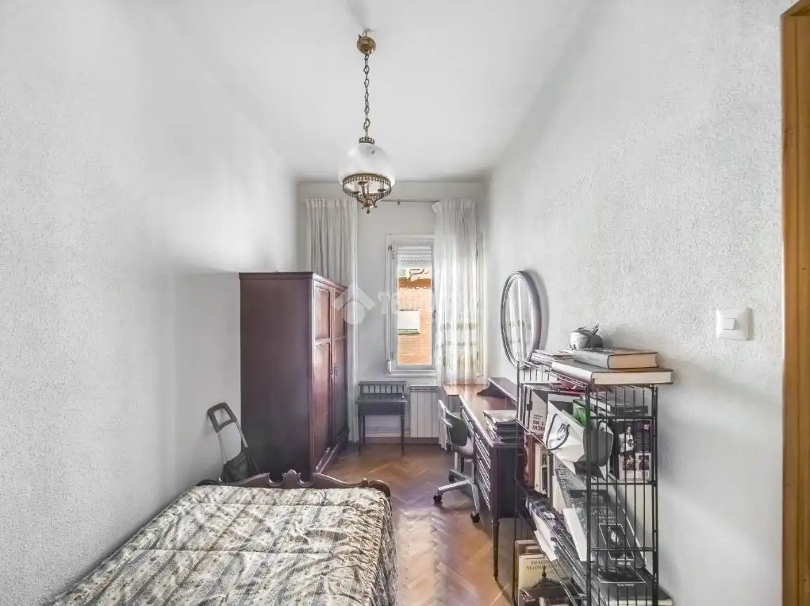 Bedroom of Flat for sale in Madrid  with Air Conditioner, Heating and Parquet flooring
