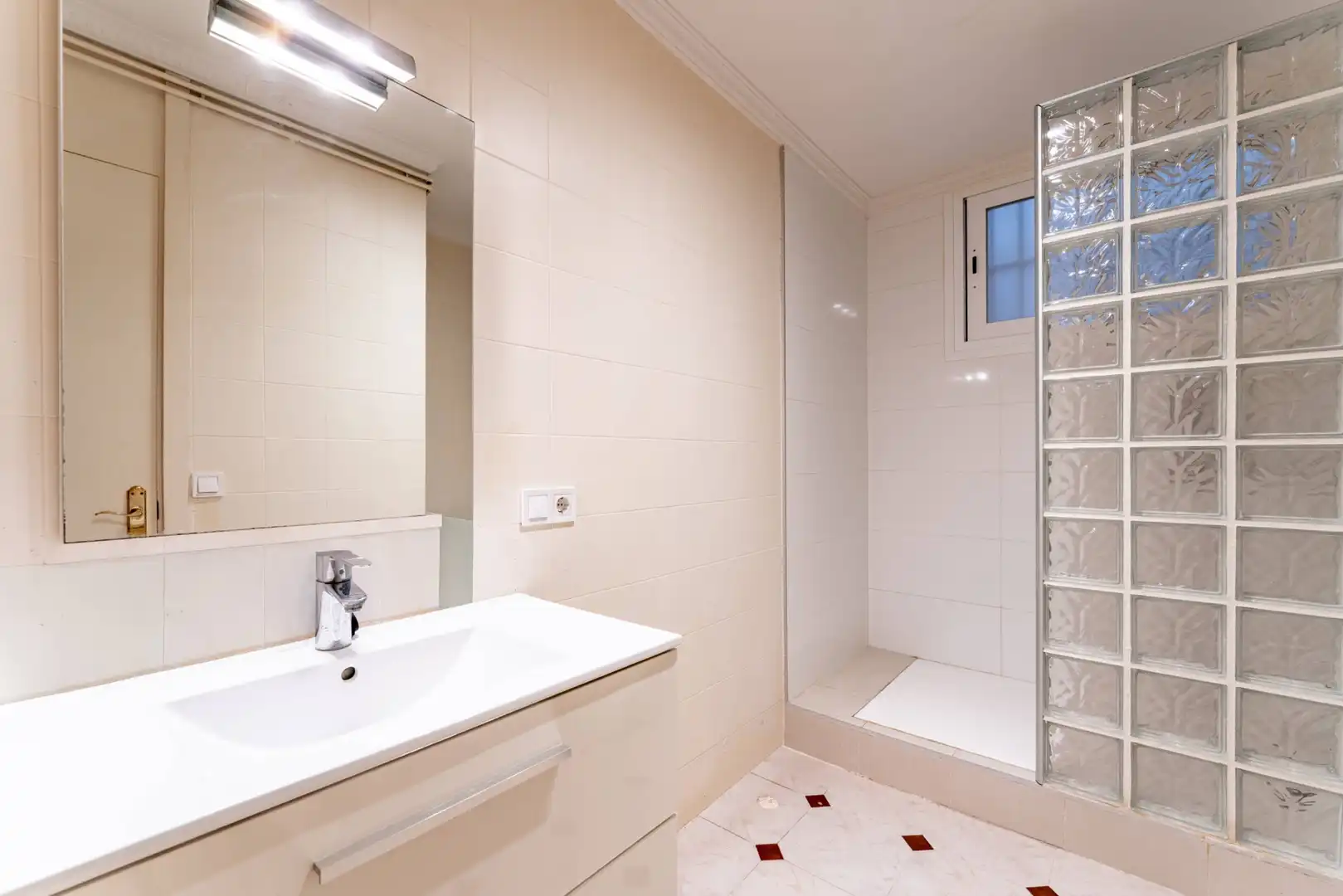 Baño de Apartamento en venta en Calvià con Aire acondicionado, Calefacción y Amueblado