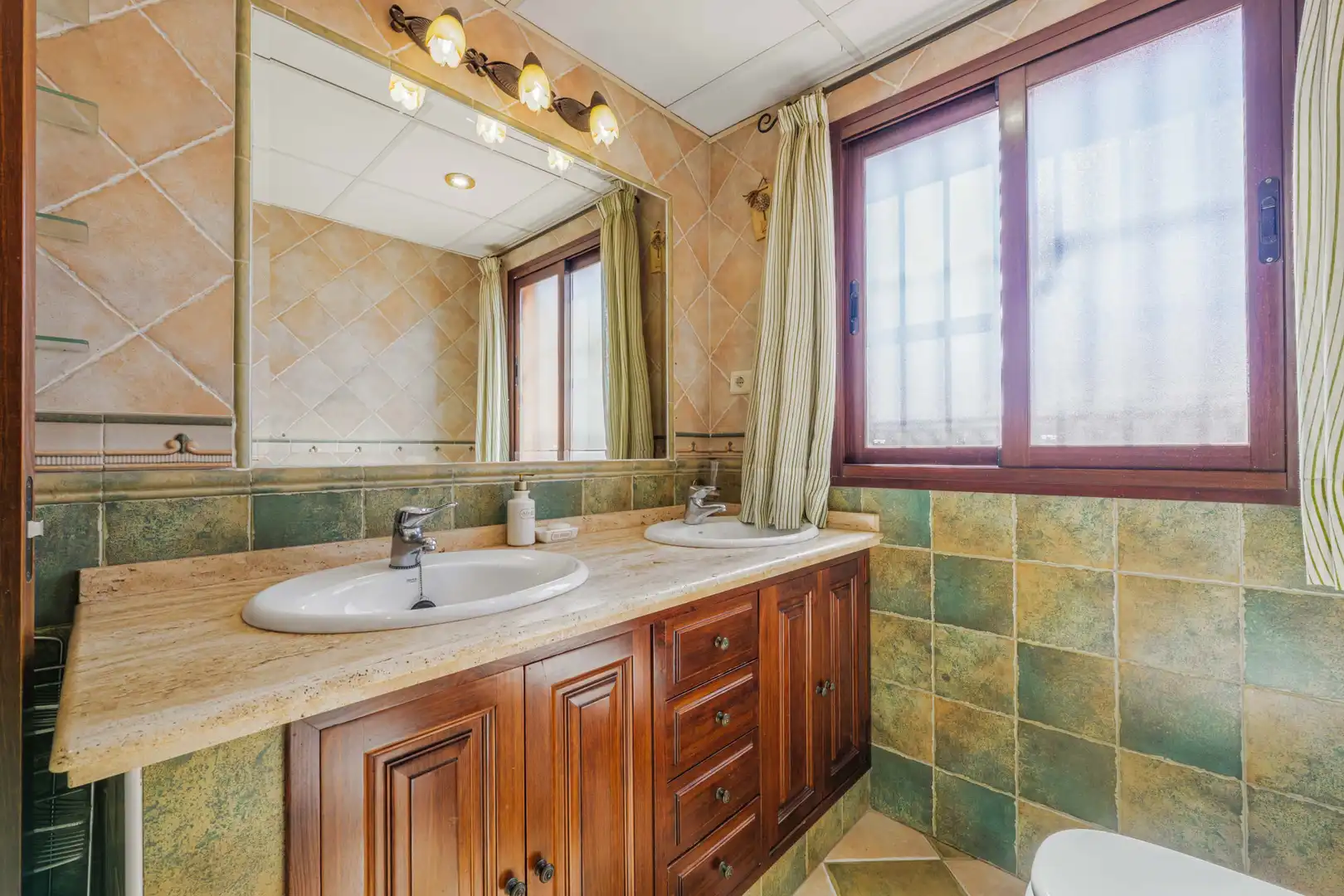 Bathroom of Detached homes for sale in Málaga  with Terrace and Storage room