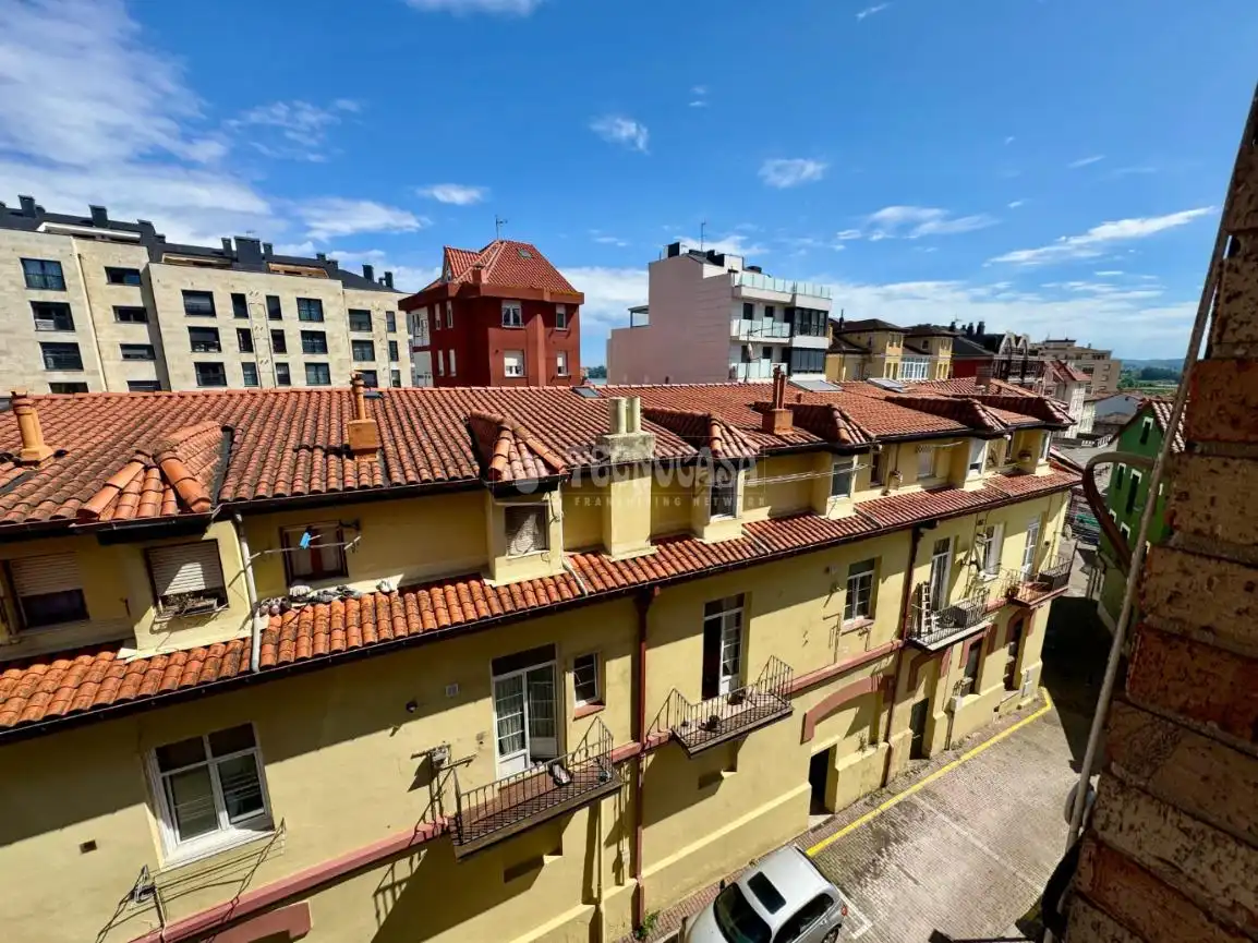 Vista exterior de Piso en venta en El Astillero   con Calefacción y Parquet