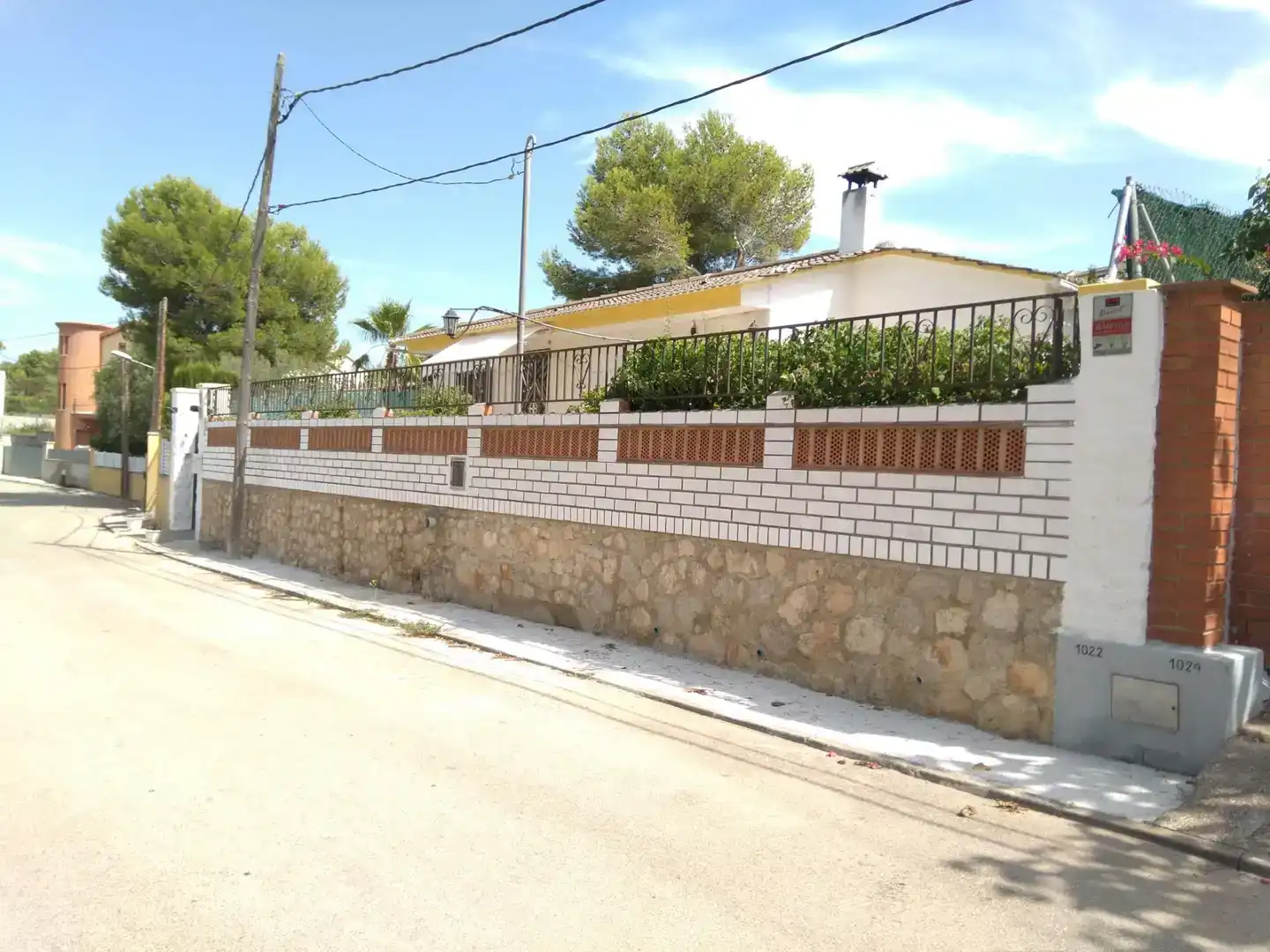 Vista exterior de Pis en venda en La Bisbal del Penedès amb Aire condicionat, Jardí privat i Parquet