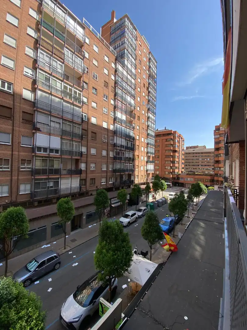 Vista exterior de Pis en venda en Valladolid amb Calefacció, Parquet i Moblat