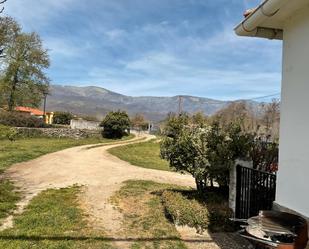 Außenansicht von Country house zum verkauf in Madrigal de la Vera mit Terrasse