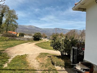 Außenansicht von Country house zum verkauf in Madrigal de la Vera mit Terrasse