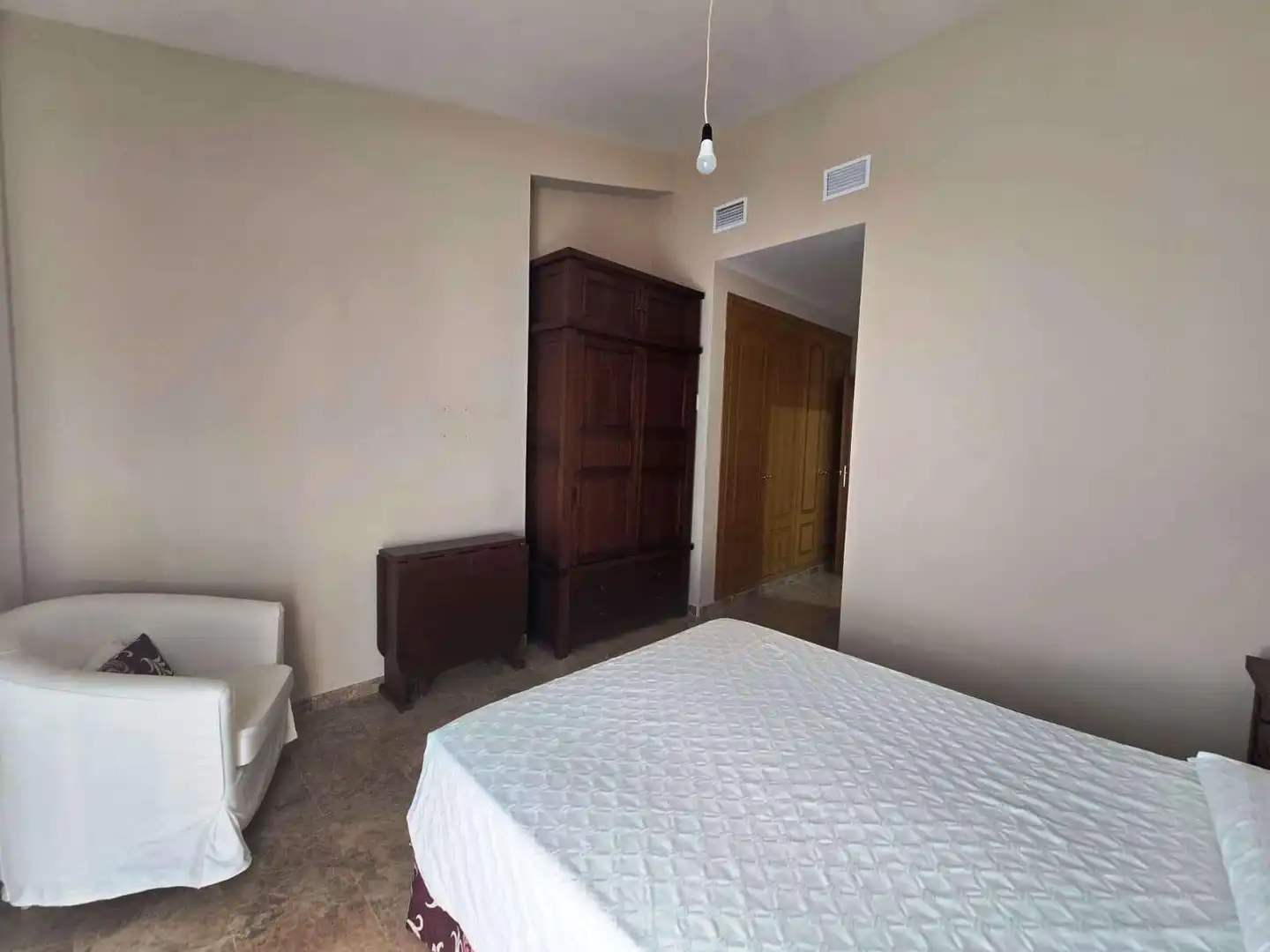 Dormitori de Casa adosada en venda en Bormujos amb Aire condicionat, Terrassa i Piscina comunitària