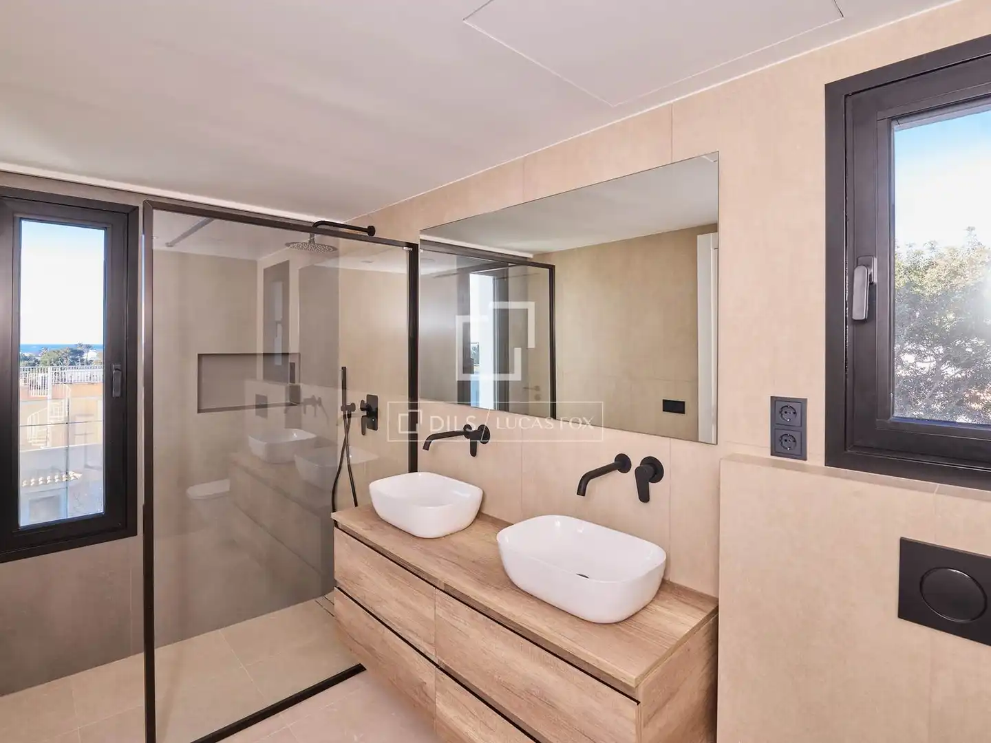 Bany de Casa o xalet en venda en Santa Eulària des Riu amb Aire condicionat, Piscina i Balcó