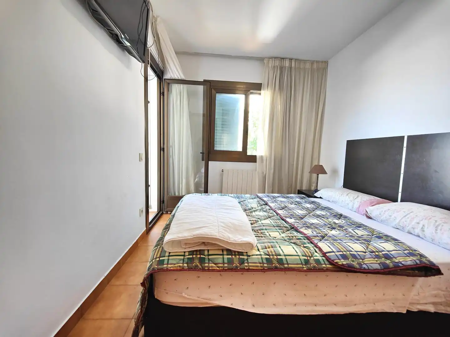 Habitación de Casa adosada en venta en Calafell con Aire acondicionado, Calefacción y Jardín privado