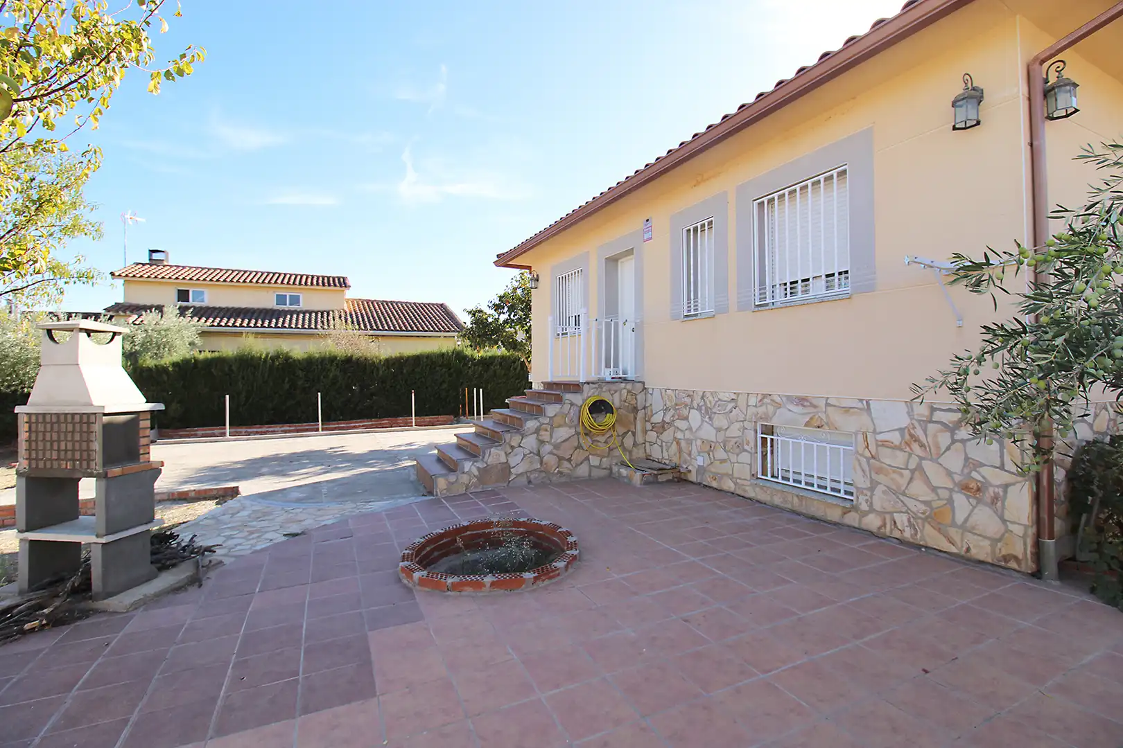 Vista exterior de Casa o chalet en venta en Torremocha de Jarama con Aire acondicionado, Calefacción y Jardín privado