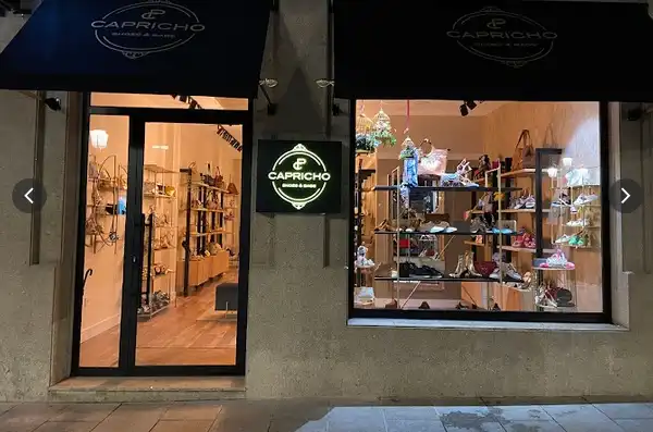 Immobles singulars amb ascensor en venda a Rúa Calvo Sotelo 2, imagen 2