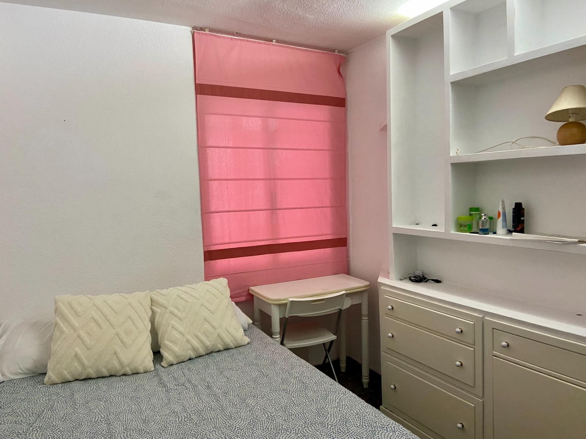 Dormitori de Pis en venda en  Valencia Capital amb Aire condicionat i Balcó