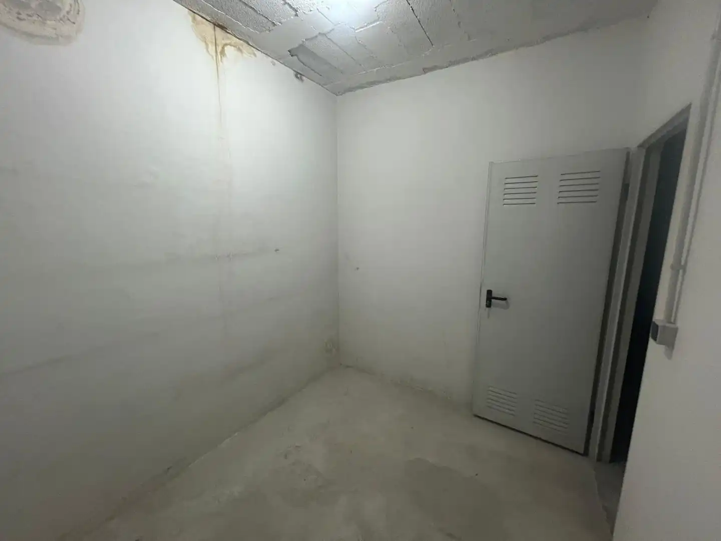 Storage room for sale in Granada