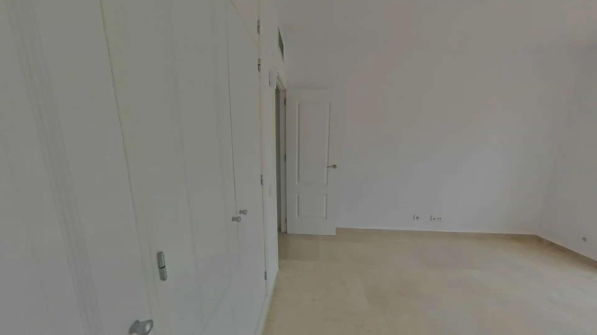 Schlafzimmer von Wohnungen zum Verkauf in Manilva mit Klimaanlage, Abstellraum und Schwimmbad